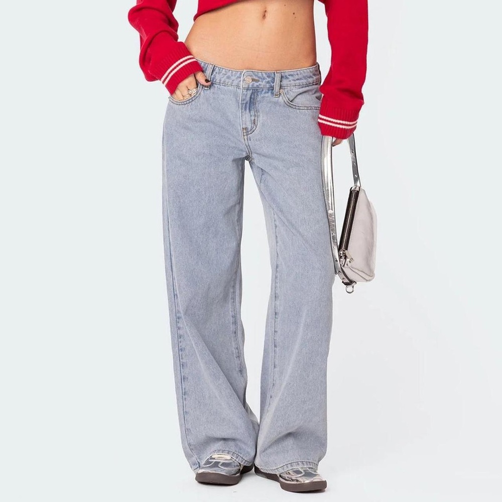 Edikted light wash raelynn petite low rise baggy jeans
